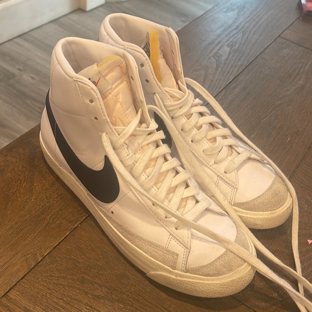 Woman’s Nike Blazer Mid ‘77